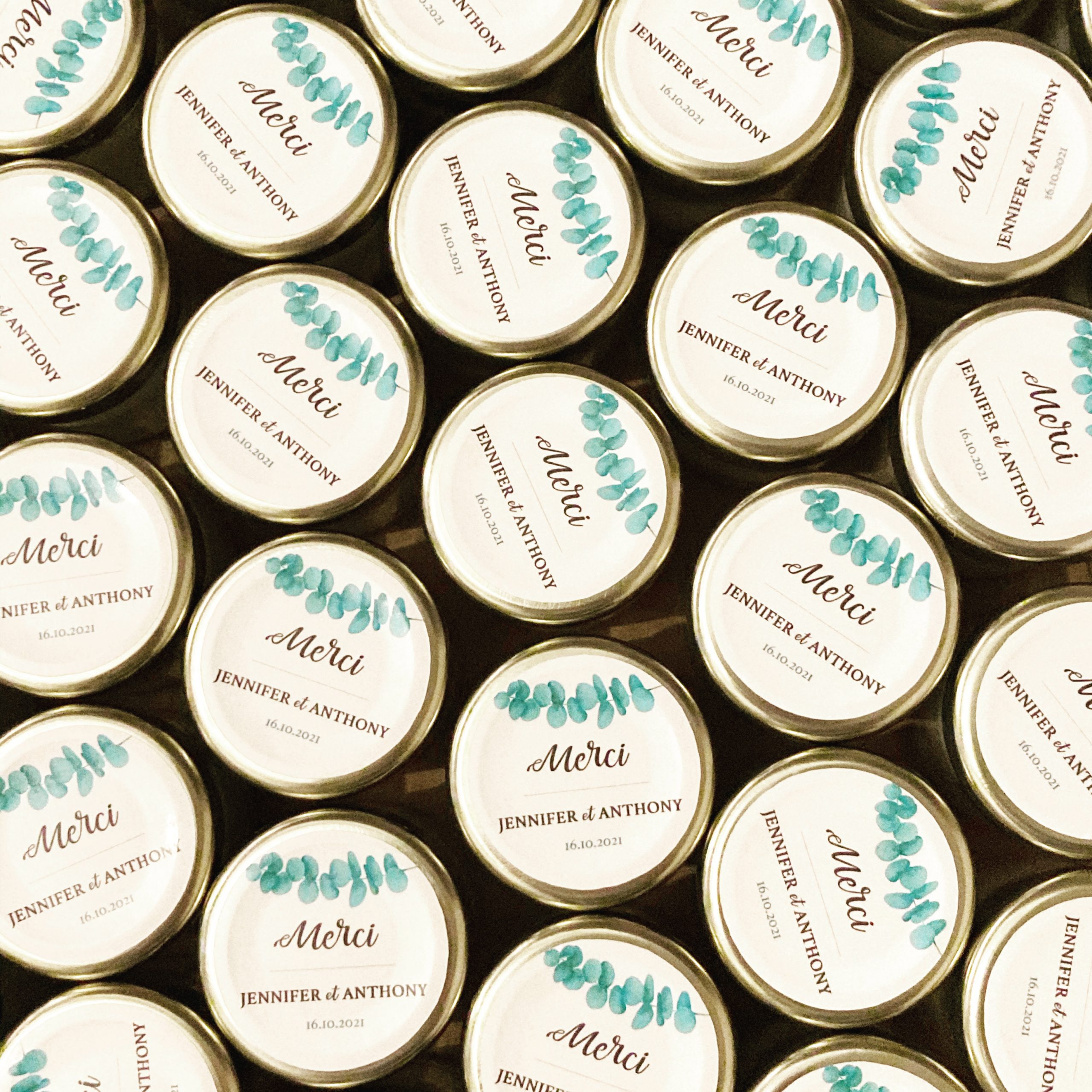 Cadeaux invités de mariage, mini bougies parfumées personnalisées eucalyptus feuillage
