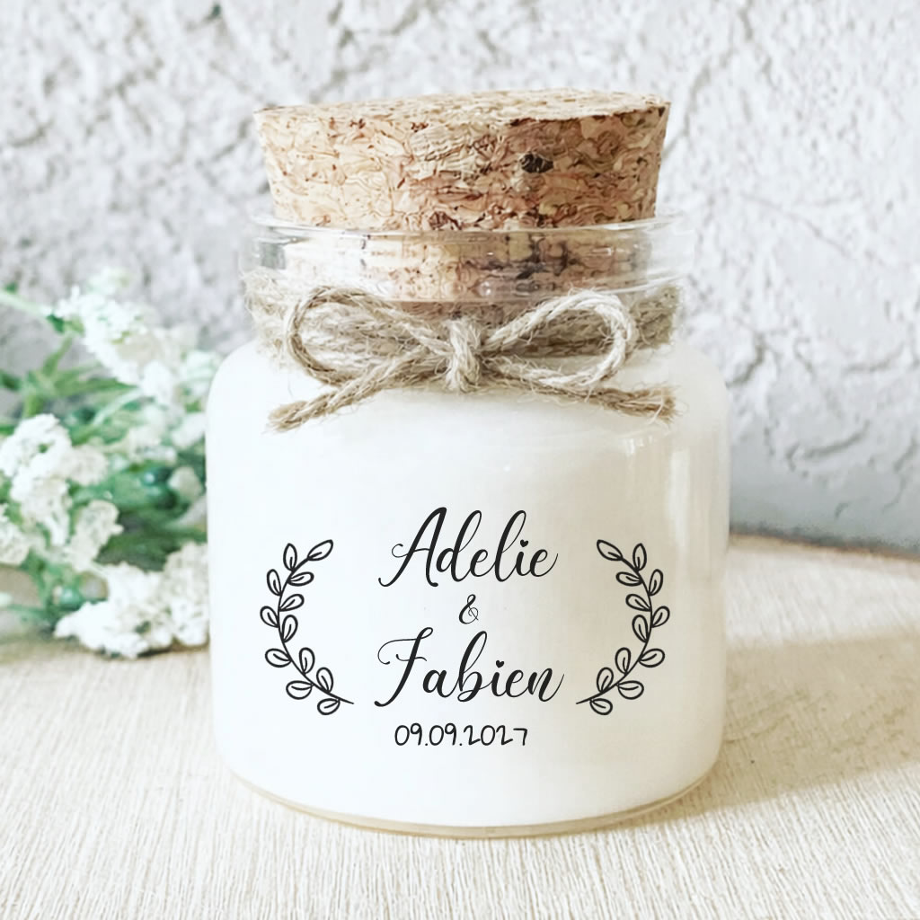 Bougie parfumée personnalisée mariage eucalyptus champêtre chic, pot en verre et bouchon en liège, fabrication artisanale en France.
