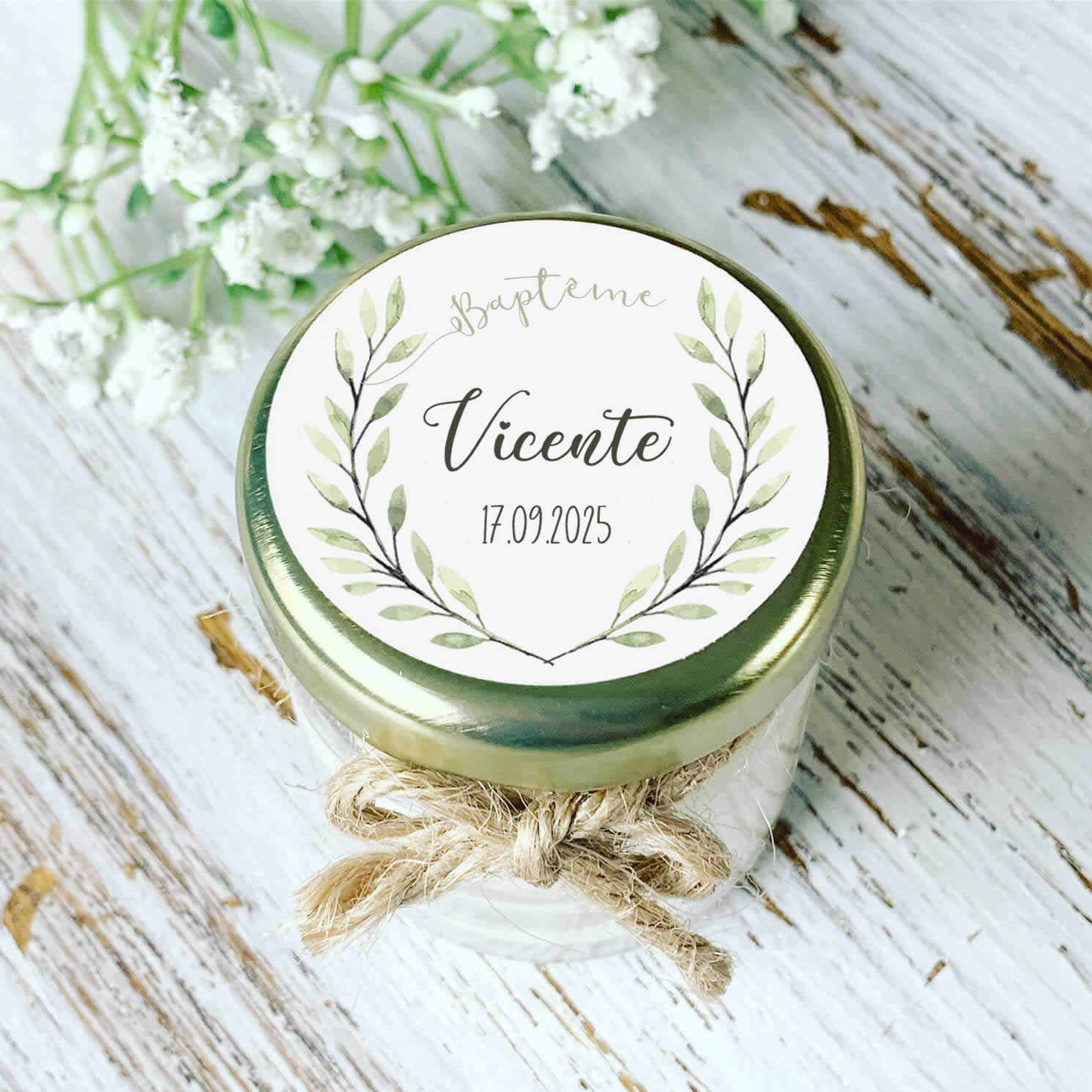 Bougie personnalisée baptême eucalyptus – cadeau invités nature petit budget