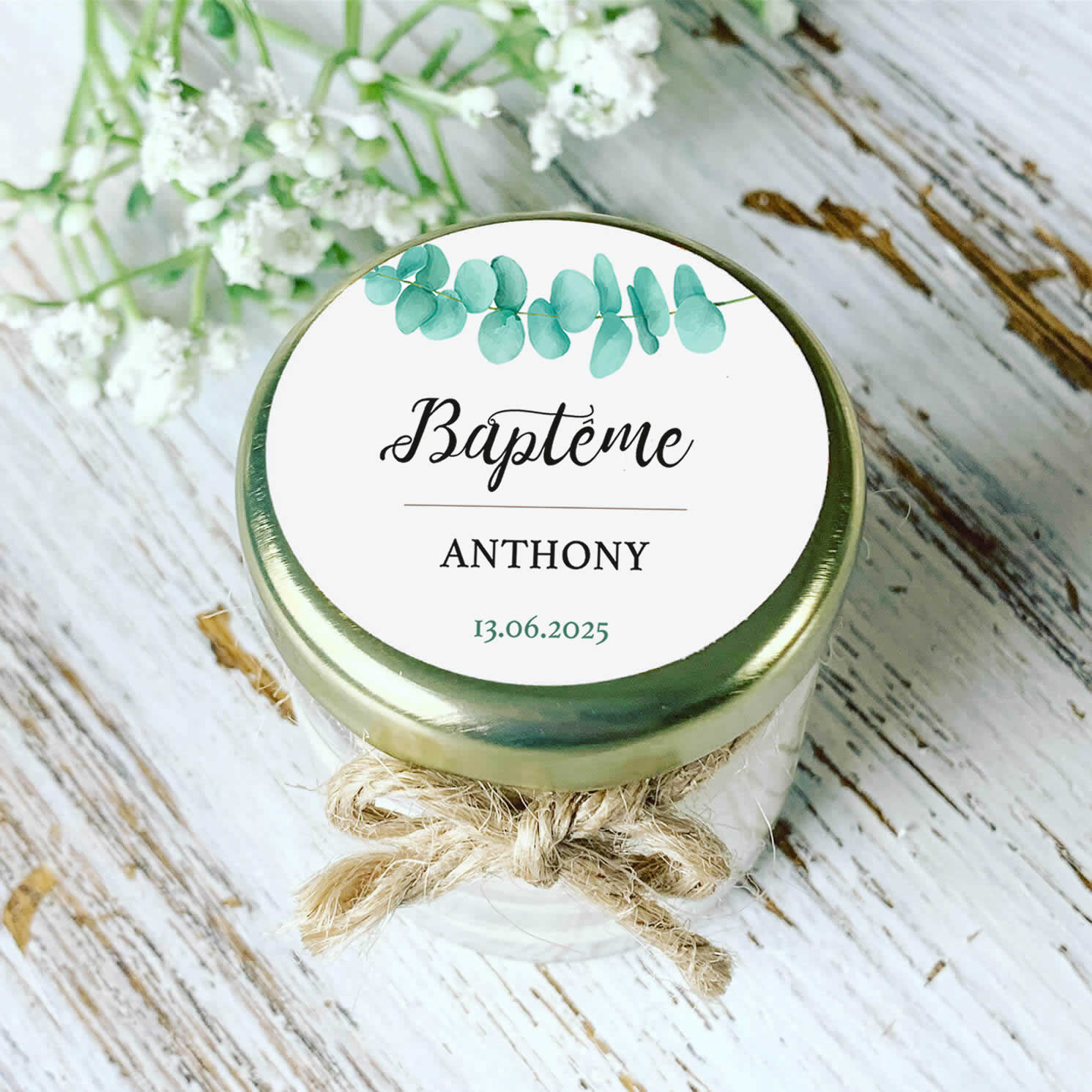 Bougie de baptême personnalisée eucalyptus – cadeau invité nature et bohème